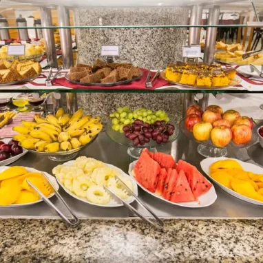 bolos-e-frutas-do-restaurante